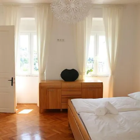 Nyaraló House Nona *