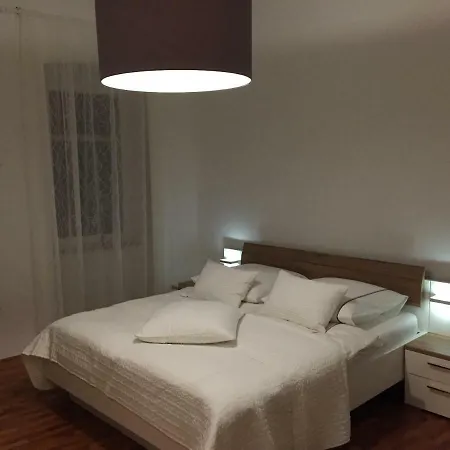 Nyaraló House Nona *