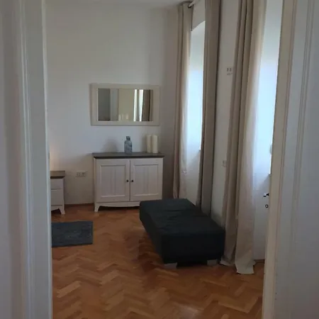 House Nona Nyaraló *